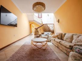 Santa Rita of Victoria majestic townhouse, hotel v destinaci Victoria