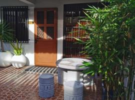 Samong Transient House, acomoda&ccedil;&atilde;o com cozinha em Imus