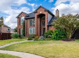 Urban Oasis in Plano 5BD & Heated Pool