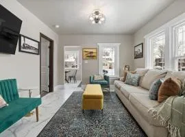 Centrally Located Fire-Pit Large Private Backyard