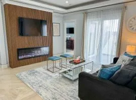 3br Gem Skyline Views, Laundry & Central Air