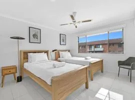 Central Located 3 Bedroom Unit in Southport