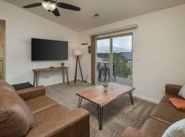 1L Top Floor Moab RedCliff Condo POOL & HOT TUB, hotel v destinaci Moab