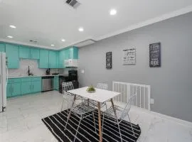 Spacious 2BR Apt with King Beds & Fully Equipped Kitchen
