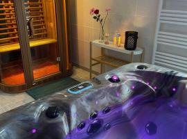 Jacuzzi & Sauna privatifs - Vue mer, hotel in Blainville-sur-Mer