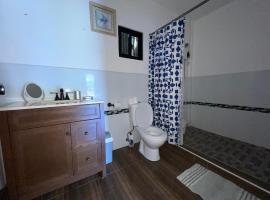 Room 2 Deluxe Fuego Island Guest House By Fuego Island Private Resorts, Hotel in San Juan