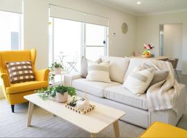 StayAU 5BRM Coastal Retreat for Families Baldivis, Hotel in Baldivis