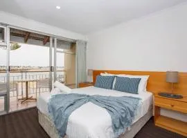 Mariners Lookout On The Harbour