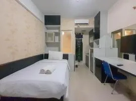 Comfort and Cozy Studio Student Castle Yogyakarta Apartment By Travelio