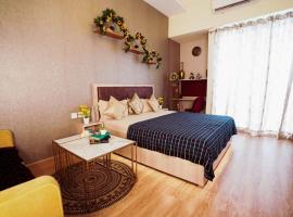 Richa's Home at Gaur Mall，位于加济阿巴德的公寓式酒店