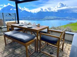 SwissHut Stunning Views Alps & Lake - Chalet Schärme, hotel v destinaci Sigriswil