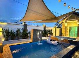 Tiny House Dferry With Private Pool OR 4 Room Homestay Jerantut Wifi Full Aircond, mini casa em Jerantut