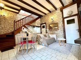 Maison de p&ecirc;cheur atypique Les pieds dans l&rsquo;eau