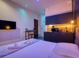 L'&Acirc;me &Eacute;toil&eacute;e - Love Room avec Baln&eacute;o & Sauna，格勒諾布爾的有熱水按摩池的飯店