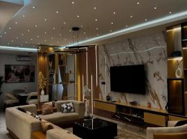 Luxurious 4 Bedroom Rooftop Duplex By StayHub, hotel v destinaci Garki