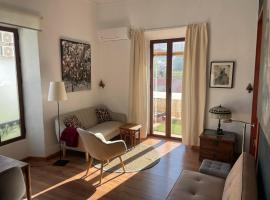 Artistic and spacious apartment, hotel v destinaci Alora