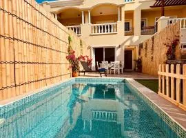 Western Townhouse with swimming pool
