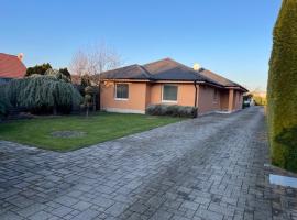 MAX Apartm&aacute;n, hotel con pileta en Trstice