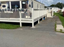 Haven Lakeland Caravan Hire in the Lake District, hotel in Flookburgh