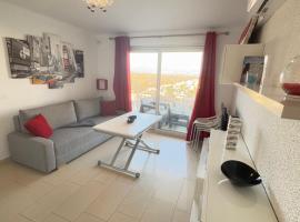 Holidays Sylvia 13, hotel in Empuriabrava