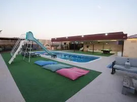 1001 nights , Wild farm Football, Jacuzzi, BBQ Sharjah