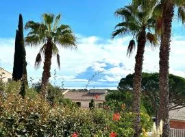 HYEGUY Appartement pour 3 personnes en rez de jardin avec piscine commune à Giens