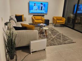 בית בפארק ,אור יהודה, hotel v destinaci Or Yehuda