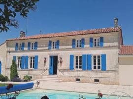 La Belle &Eacute;tape，Montchaude的有熱水按摩池的飯店