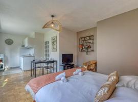 Le Lussac, hotel pro pobyt s dom&aacute;c&iacute;mi mazl&iacute;čky v Grenoblu