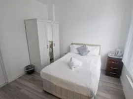 Double Deluxe Ensuite Room