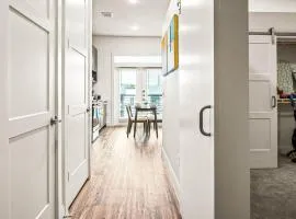Luxurious New Unit 1Bd1Ba Pool, Golf Sim