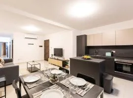 Beautiful Modern Central 2br Apt
