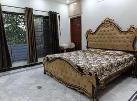 Blue Stone House - Near Islamabad Airport, Free Wi-Fi & parking