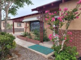 Top of the Hill Guest House, Unterkunft mit Onsen in Truth or Consequences