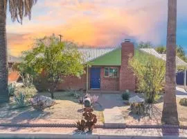 Lovely and serene Historic neighborhood near UofA