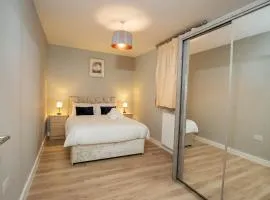 Modern Spacious 2 Bed Apartment Wolverhampton with Free Secure Parking