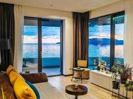 Beachfront luxury apartment, hotel v destinaci Budva