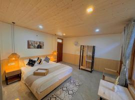 The Raagas Tirthan, hotel v destinaci Gushaini