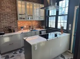 NEW Modern Private Entrance 2 BD Apt Minutes to NYC