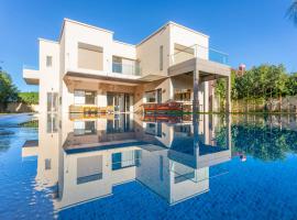 Villa 5 Suites Modern with Ping Pong table and Heated Swimming pool, ξενοδοχείο στο Μαρακές