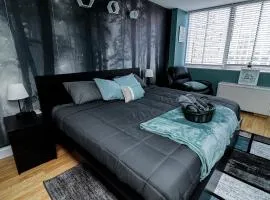 Highrise DTWN 3 Bed Condo w King Bed