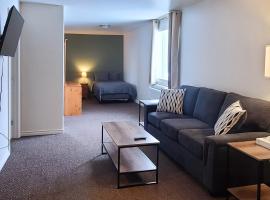 WorkStay Lodging - Yarbo, SK - Near Esterhazy & Mosaic K1, K2, & K3, hotel v destinaci Esterhazy