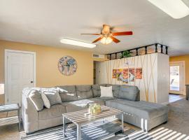 3 Mi to Glen Canyon Dam: Home w/ Fenced Yard, Hotel in Page