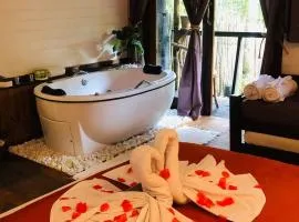 Petite House com Hidromassagem