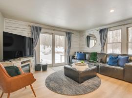 22 Mi to Boyne Mountain Home with Fire Pit!, viešbutis mieste Petoskis