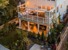 Palazzo Hudson - Luxury Pool, Hot Tub, and Sauna, cottage in Hudson