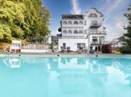 Ferienwohnung Bernstein in der Villa Rex Sellin โรงแรมที่มีสระว่ายน้ำในออสตีบาดเซลิน