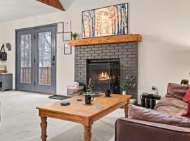 Hidden Bear by AvantStay A Central Location, hotel di Albrightsville