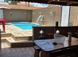 Piscina, Churrasqueira, Ar Condicionado e 3 Vagas de Garagem