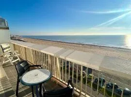 Appartement bord de mer avec balcon et parking - FR-1-652-47
